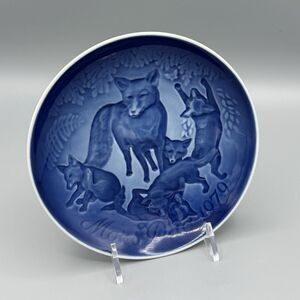 1979 Bing and Grondahl Blue White Mors Dag Mothers Day Plate Fox with Cubs